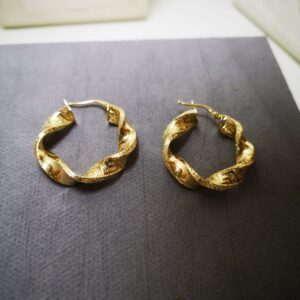 Orecchini a cerchio con greca oro 18 K