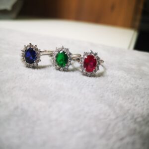 Anello Kate con zircone Tondo colorato in oro bianco18K