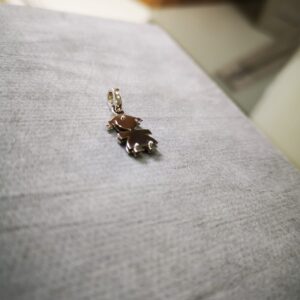 Ciondolo le Bebè femmina in oro bianco 18K