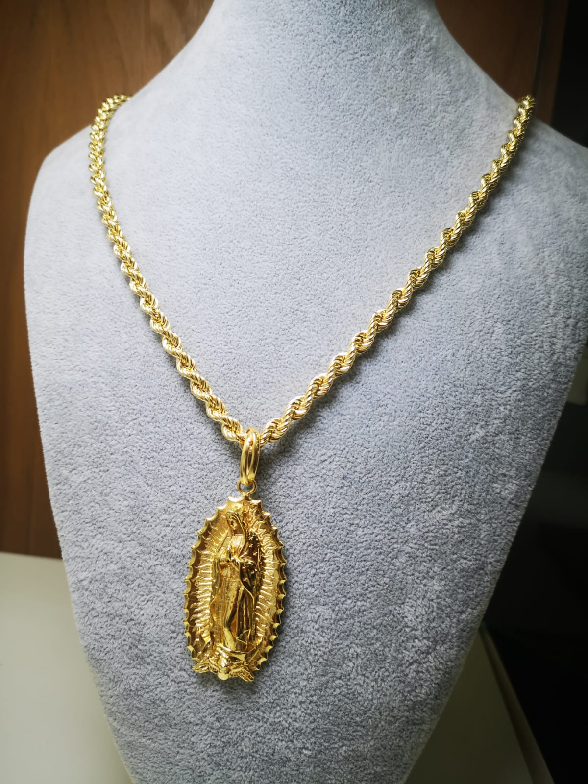 Set 4 Collane Boho Con Ciondoli Oro - Piuma, Cerchio, Asta E Foglia - Bigiotteria Elegante Per Donna