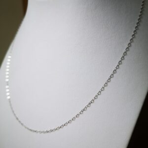 Collana ovalina oro bianco 18K