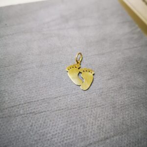 Ciondolo a forma di Piedini oro 18K