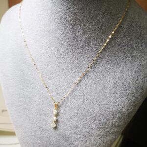 Collana specchiata con trilogy cuori oro 18kt