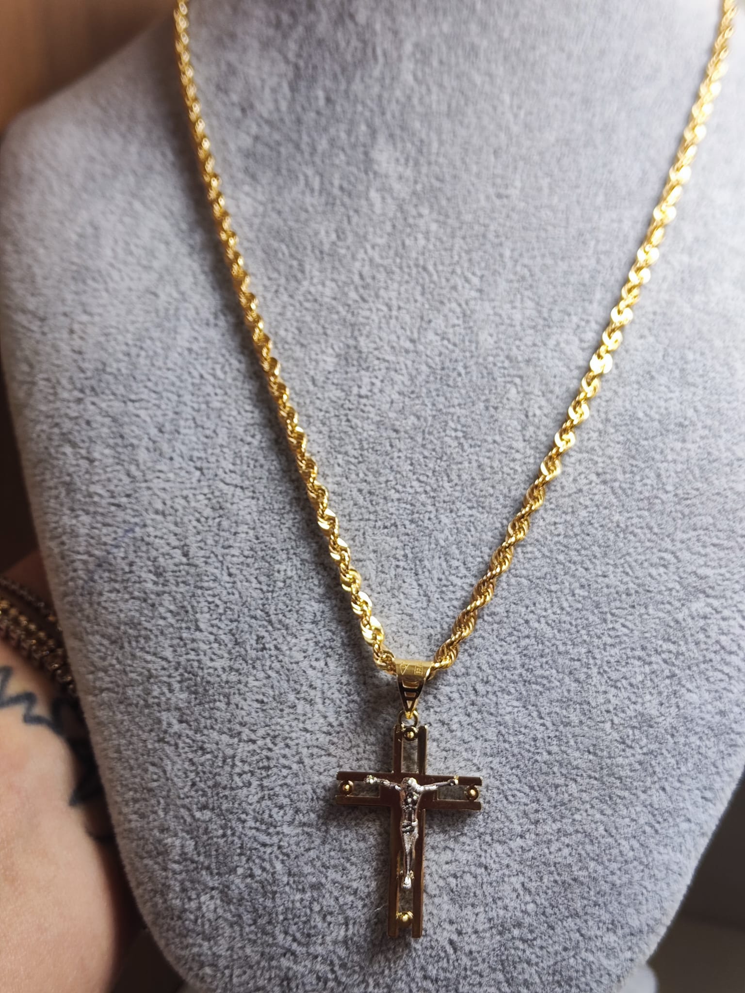 Collana Con Croce Oro 18 Carati - Girocollo 40+6 Cm - Ciondolo 25x4 Mm - Per Uomo E Donna