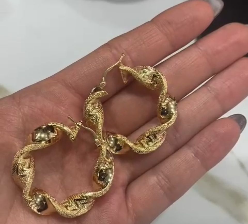 Orecchini a cerchio con superfice liscia e lucida | Federica Rossi Jewels